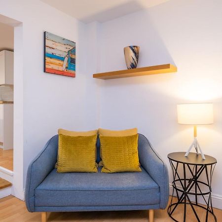 Modern Apt Near Gardens With Large Decking Area - Vivre Retreats 伯恩茅斯 外观 照片