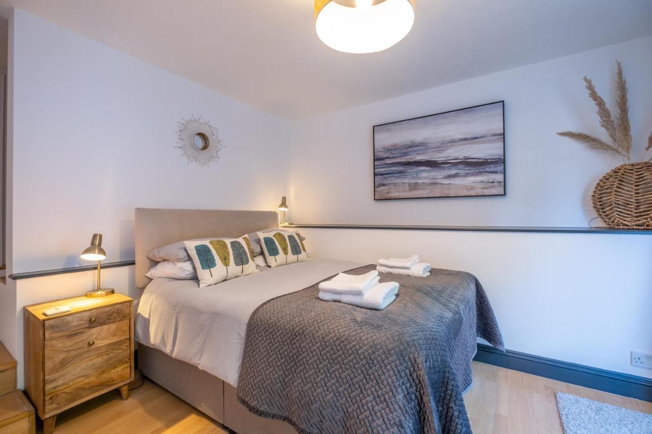 Modern Apt Near Gardens With Large Decking Area - Vivre Retreats 伯恩茅斯 外观 照片