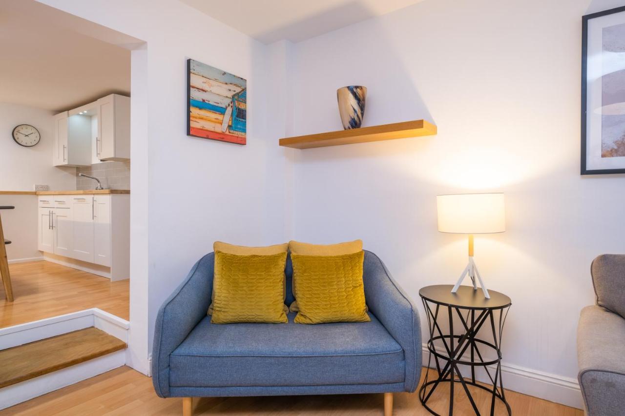 Modern Apt Near Gardens With Large Decking Area - Vivre Retreats 伯恩茅斯 外观 照片
