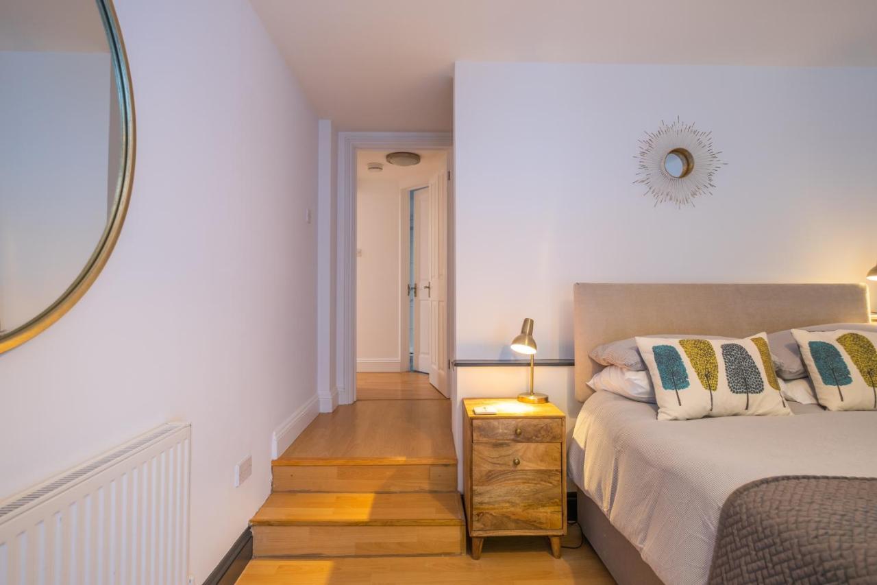 Modern Apt Near Gardens With Large Decking Area - Vivre Retreats 伯恩茅斯 外观 照片