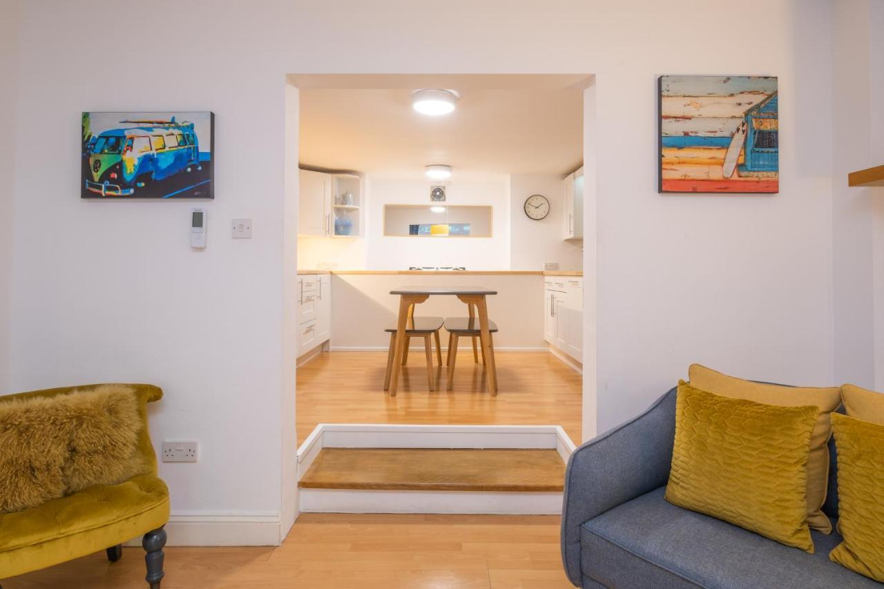 Modern Apt Near Gardens With Large Decking Area - Vivre Retreats 伯恩茅斯 外观 照片