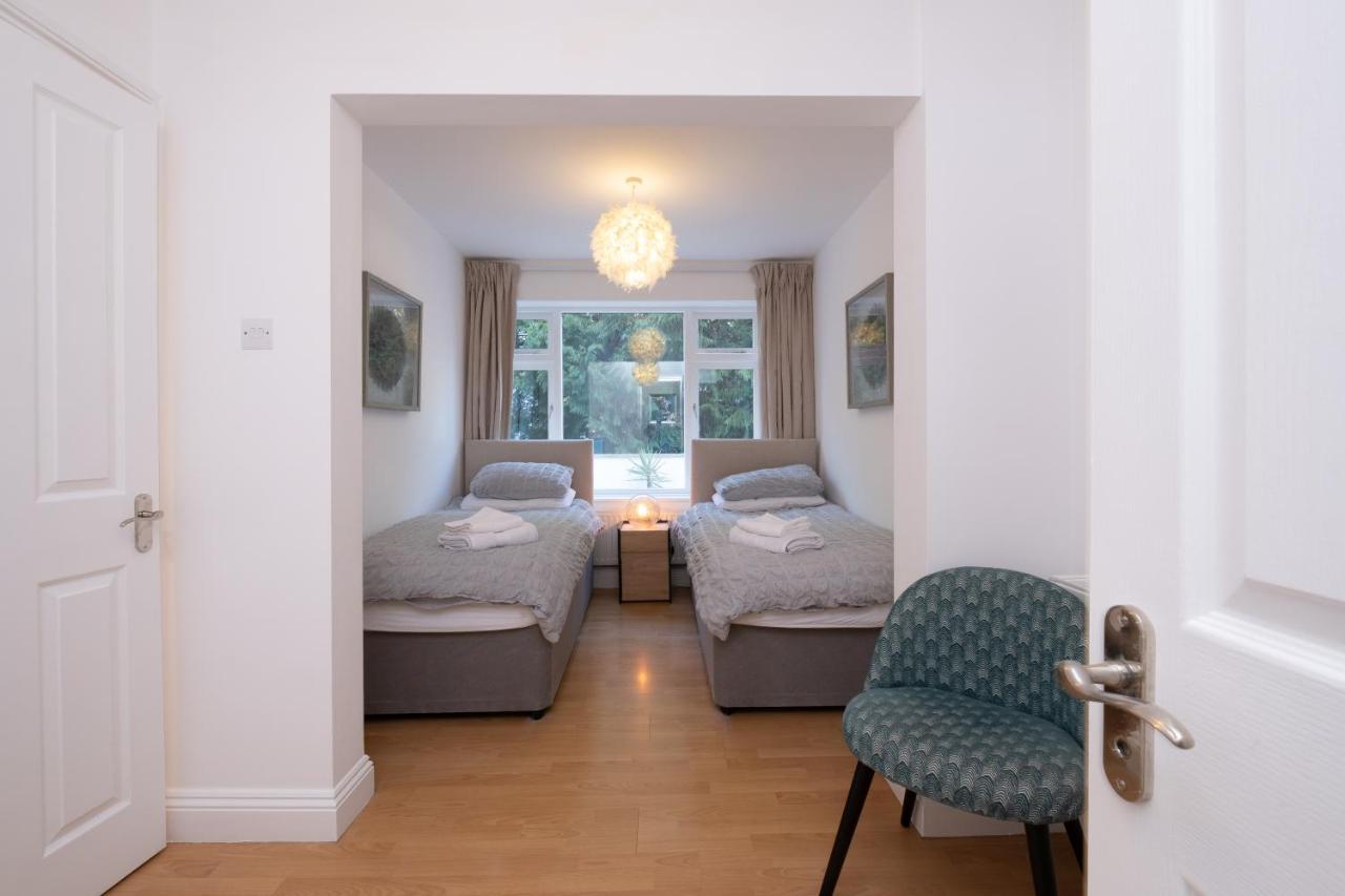 Modern Apt Near Gardens With Large Decking Area - Vivre Retreats 伯恩茅斯 外观 照片