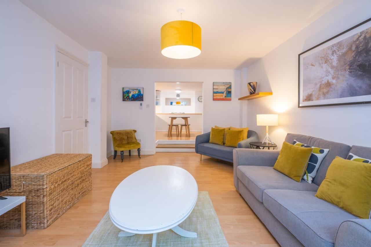 Modern Apt Near Gardens With Large Decking Area - Vivre Retreats 伯恩茅斯 外观 照片